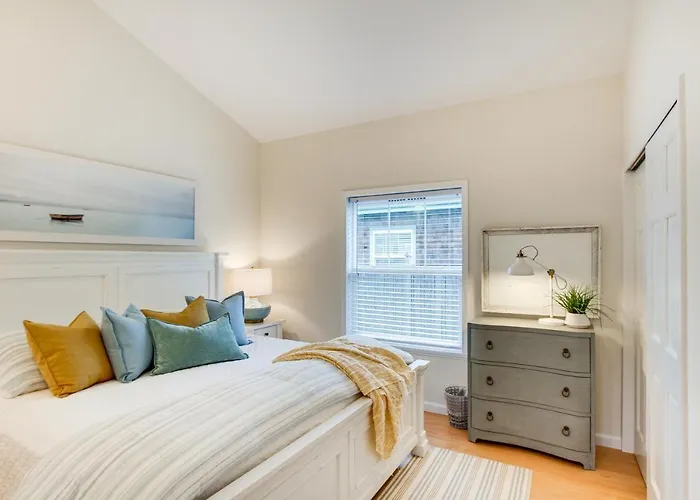 Airy Coastal Escape With Deck - Steps To Beach!