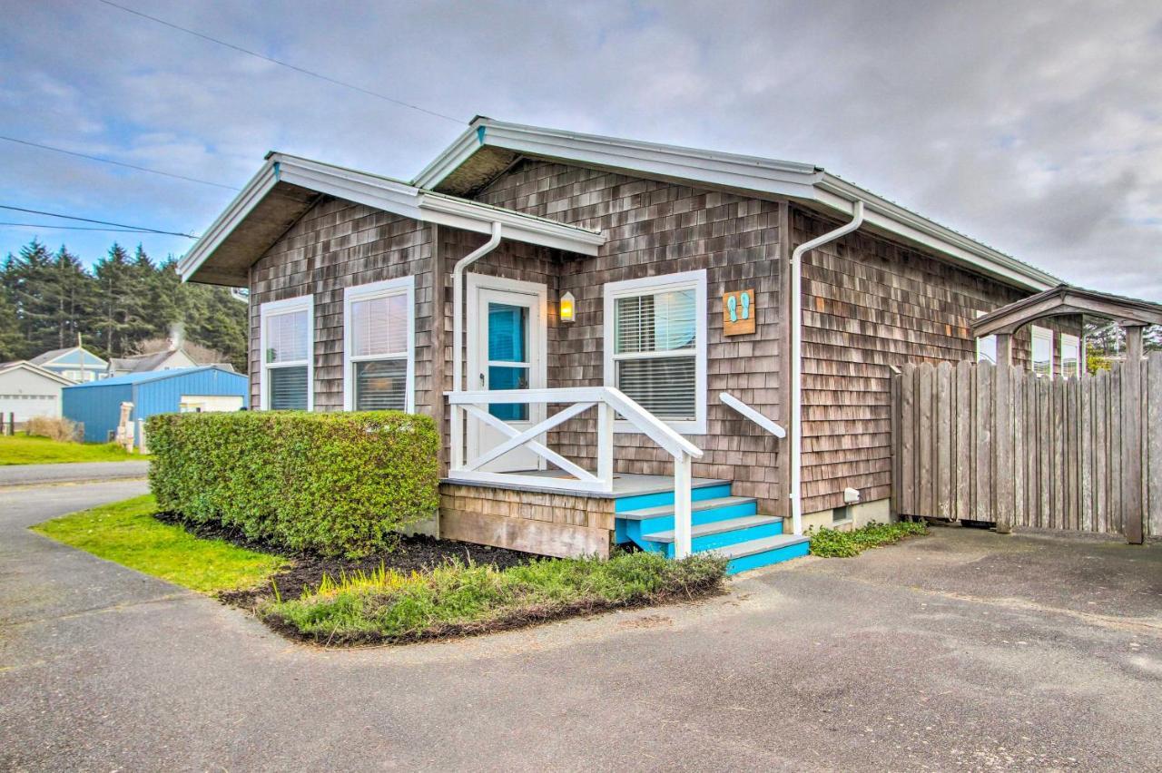 Airy Coastal Escape With Deck - Steps To Beach! Pacific Beach