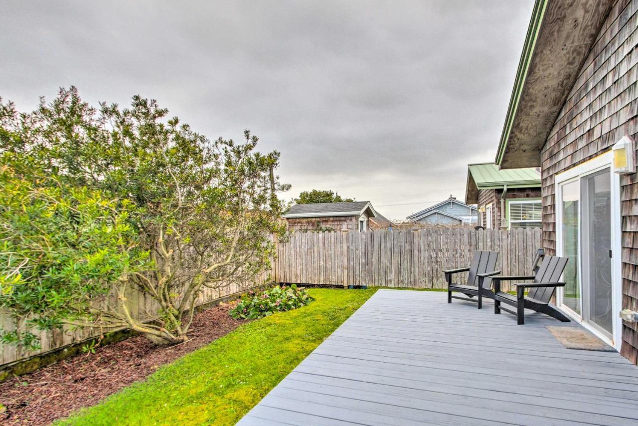 Airy Coastal Escape With Deck - Steps To Beach! Holiday home Pacific Beach