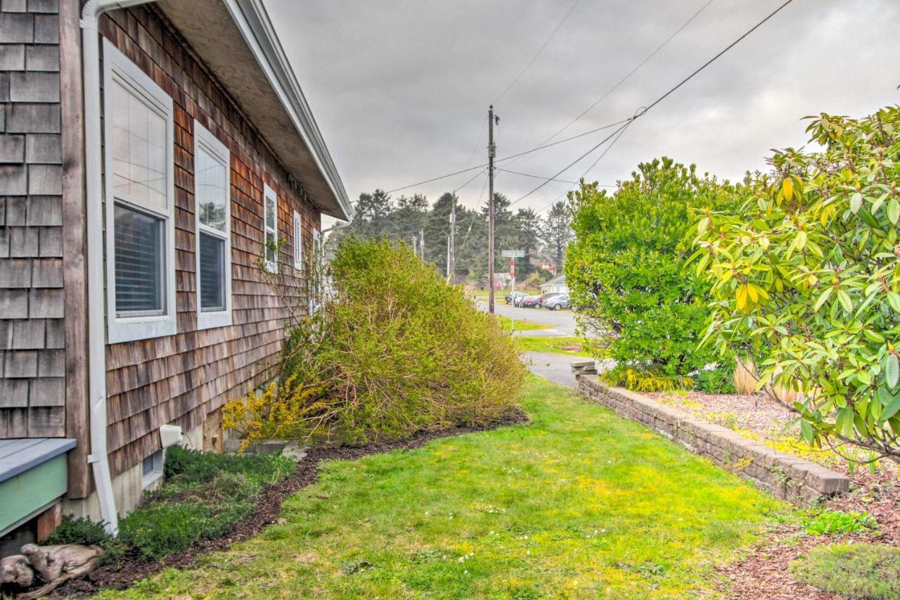 Holiday home Airy Coastal Escape With Deck - Steps To Beach! Pacific Beach