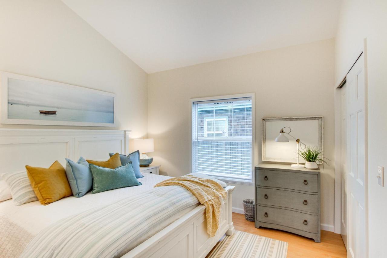 Airy Coastal Escape With Deck - Steps To Beach! Holiday home Pacific Beach