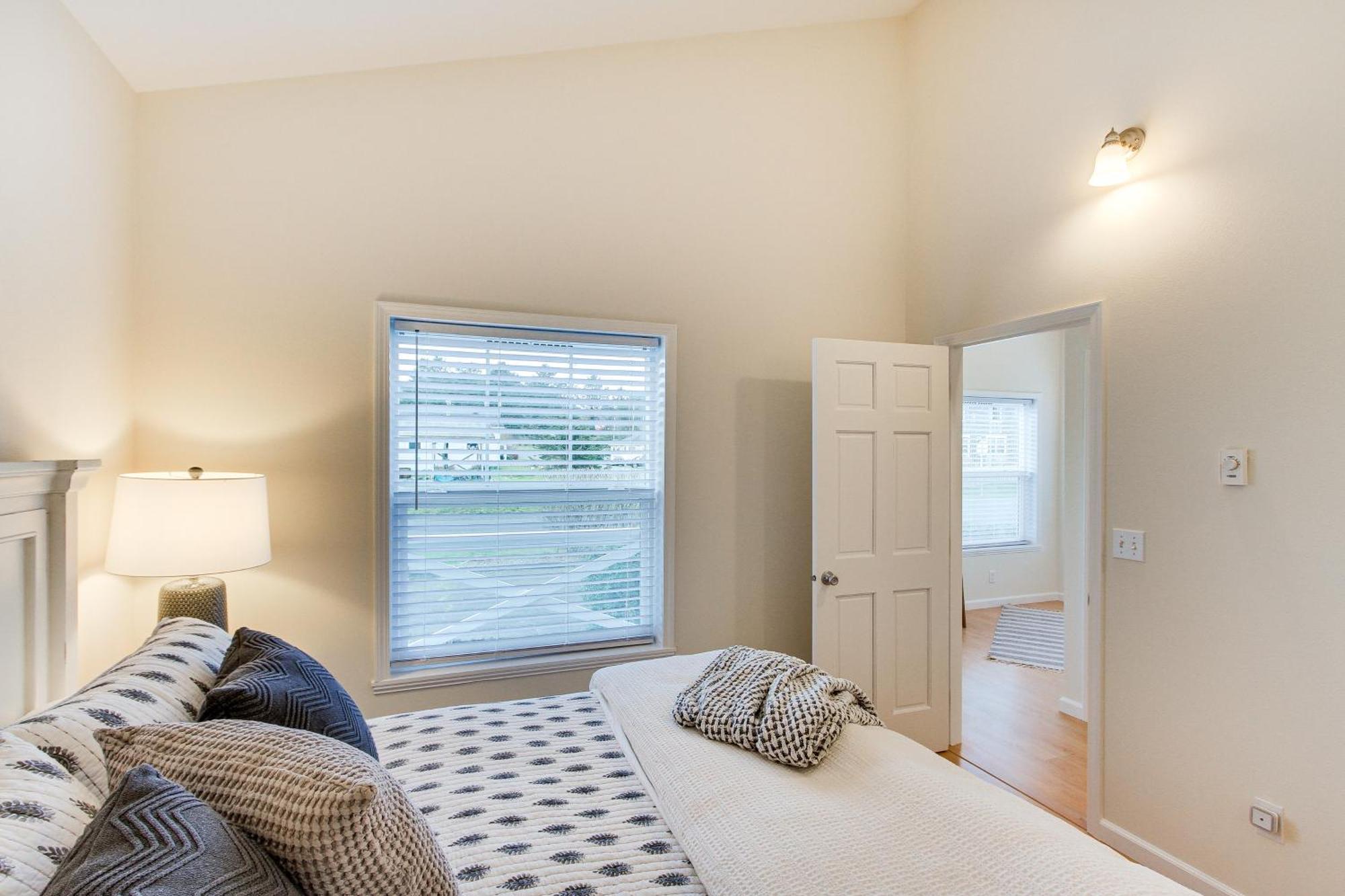Airy Coastal Escape With Deck - Steps To Beach!